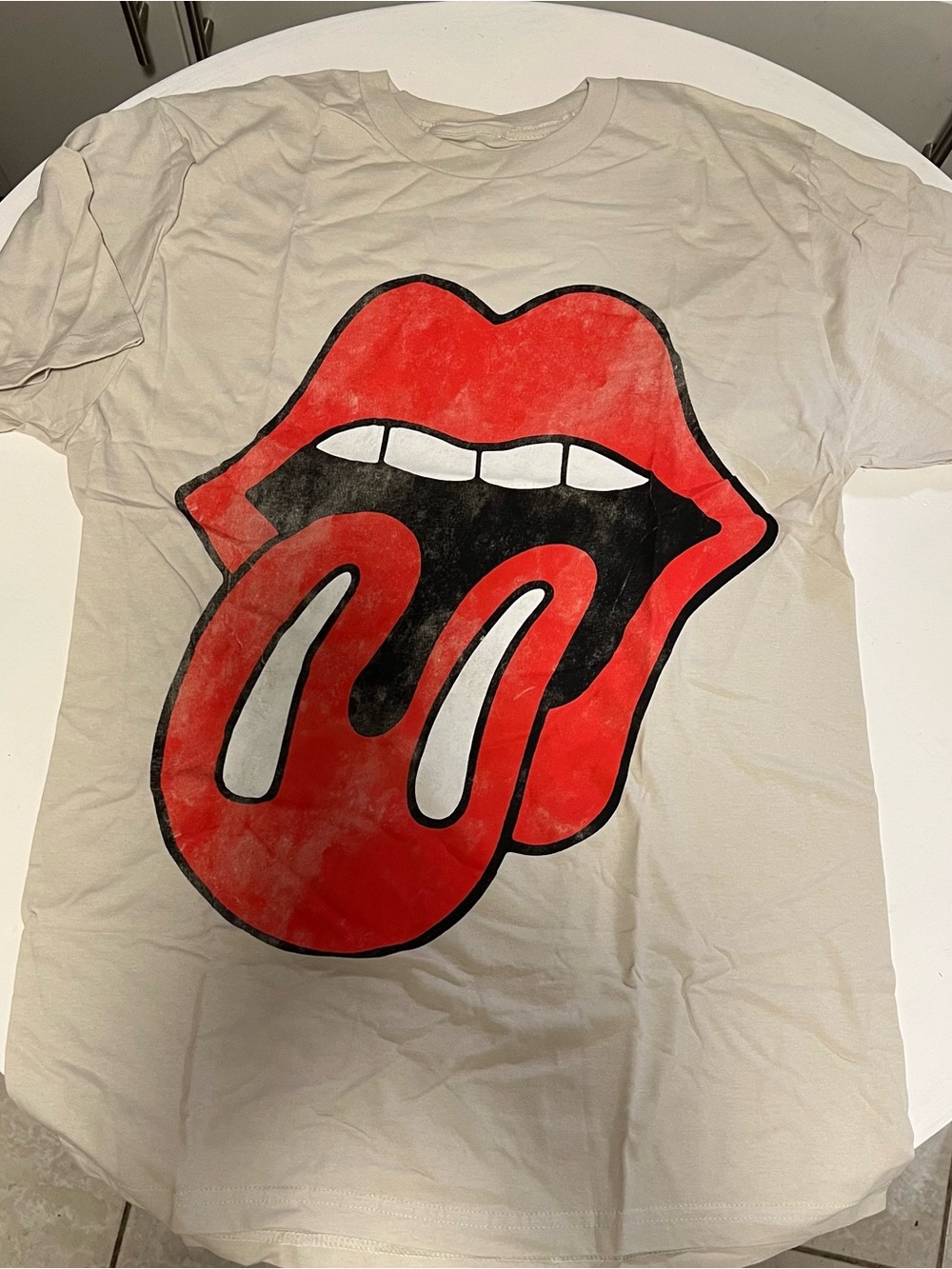 BNWT Official Retro/Distressed Rolling Stones Tongue Logo Graphic,Cream. RT $175